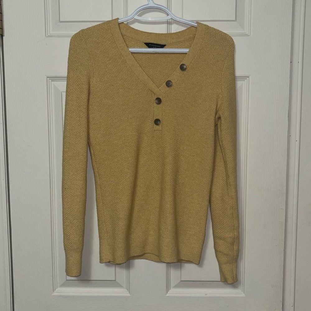 Women’s small Denver Hayes sweater